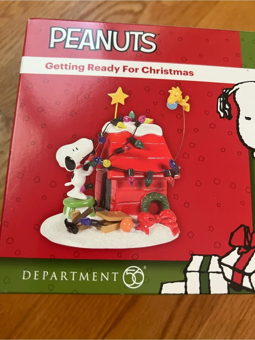 Peanuts snoopy decorates